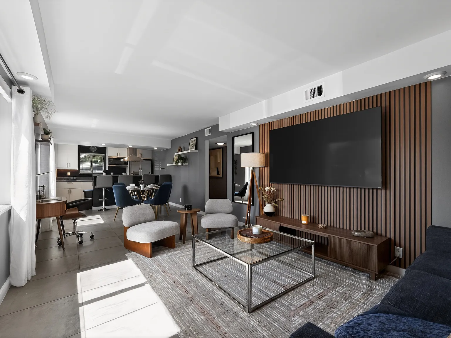 2 bed, 1200 sqft, $4,000 — Photo 3