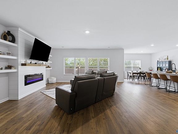 5th image of 108 Cave Springs Cir