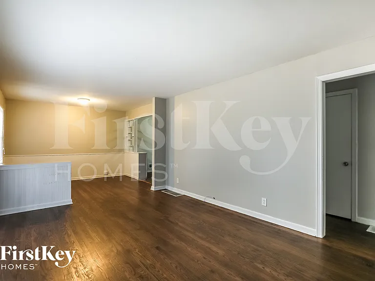 5915 Harvard Ave — Photo 6
