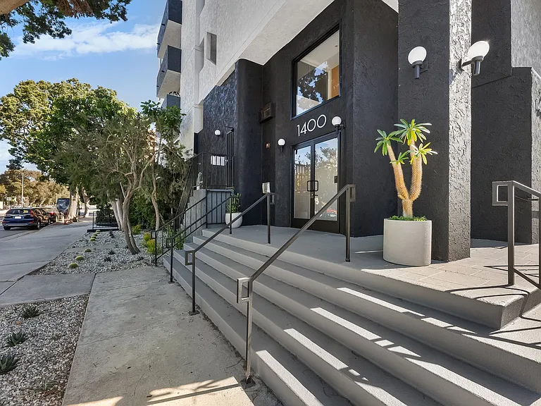 1400 Venice Blvd.- Modern Living in the Heart of Venice Renovated 2 Bedroom Units — Photo 24