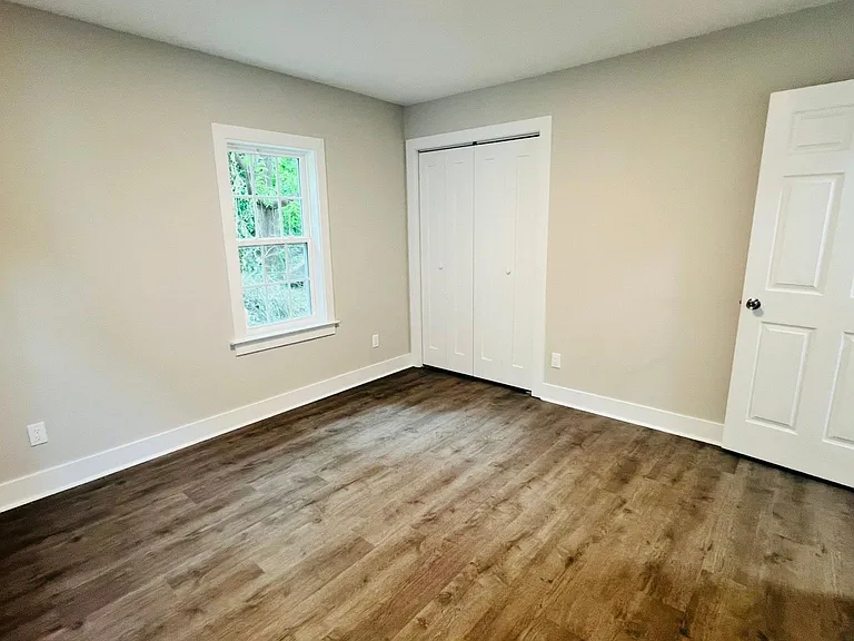 108 E Dewey St — Photo 33