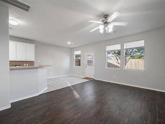 5th image of 490 Folk Crest Ln