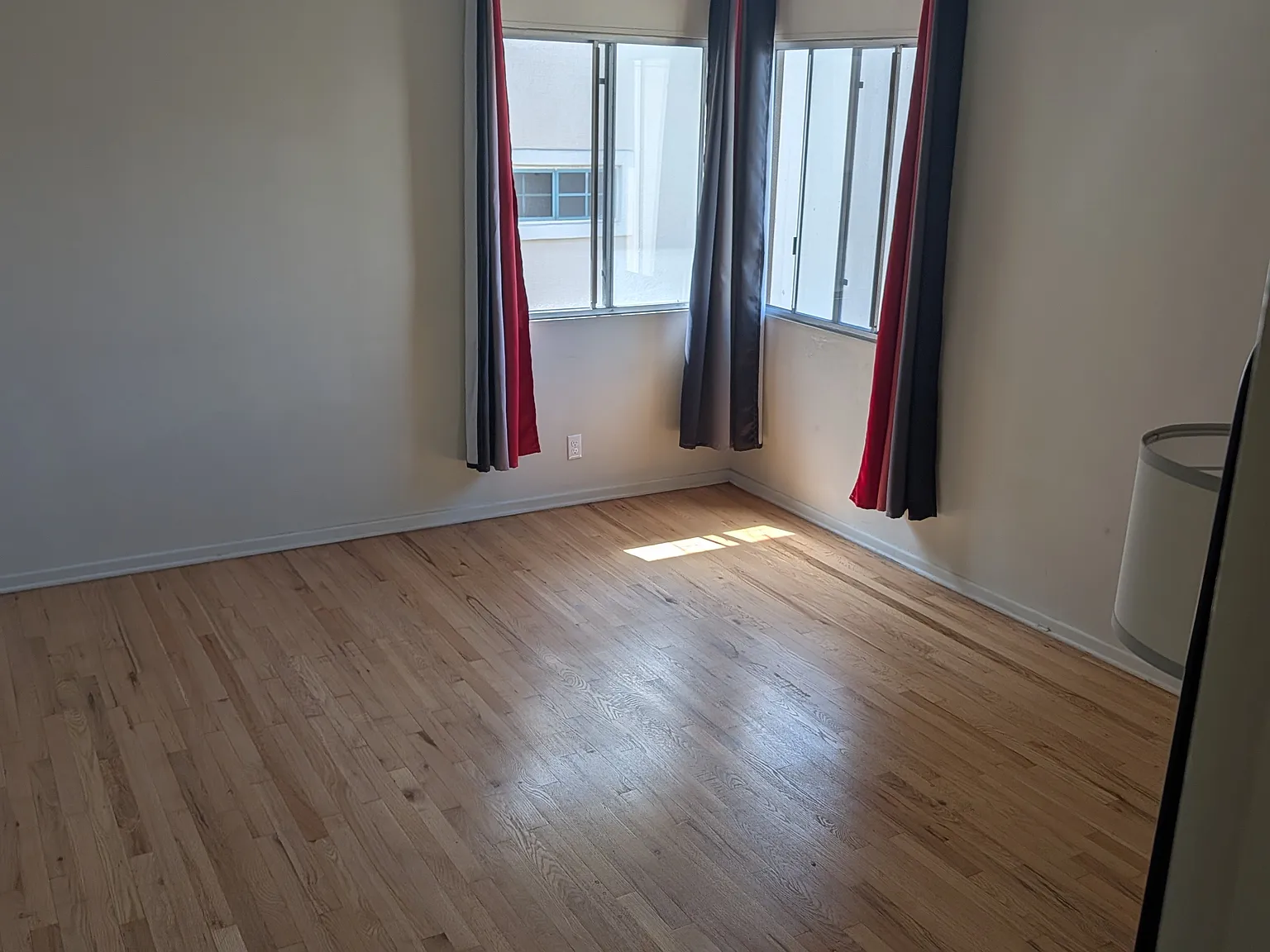 1424 Colby Ave — Photo 3