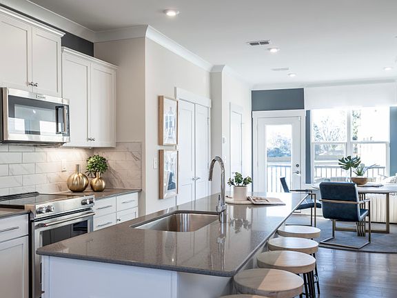 Oversized Island at Kitchen