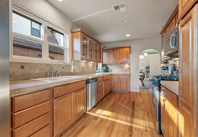 1122 S Arlington Ave — Photo 9