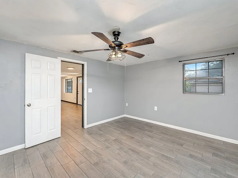 205 Pine St — Photo 17