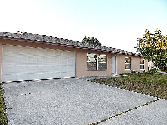 3rd image of 626 SE 20th Ct