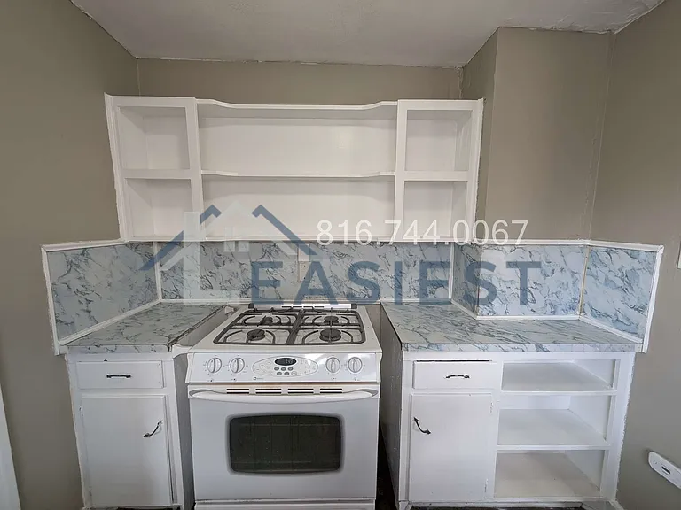 2332 Hardesty Ave — Photo 9