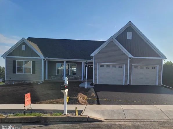 1802 Fountain Rock Dr, Dover, PA 17315