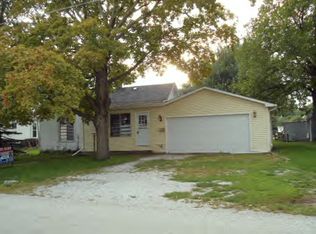 216 S Railroad Ave, Moweaqua, IL