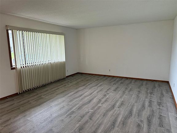 5th image of 1303 Crestview