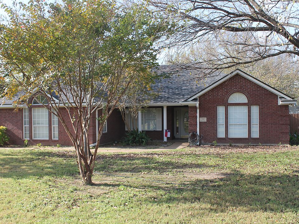 1st image of 224 Lost Oaks Dr