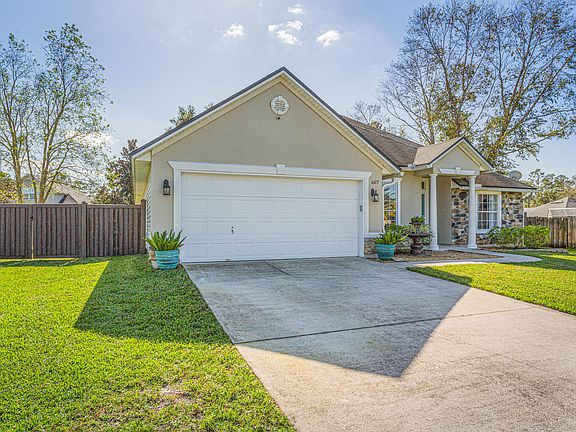 3rd image of 607 Mandy Oaks Dr
