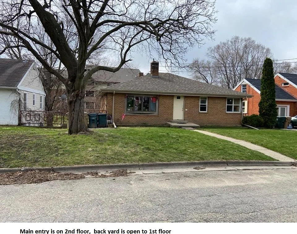 3 bed, 1000 sqft, $1,800 — Photo 2