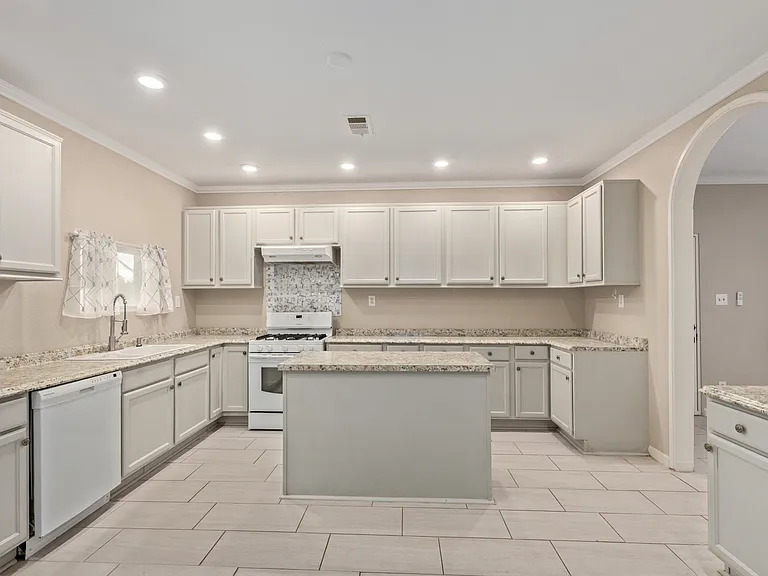 310 E Beech Ave — Photo 3