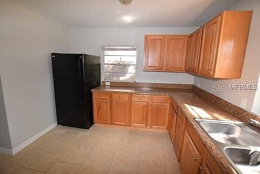 4th image of 1024 Sunshine Dr E