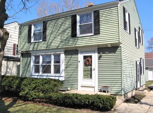 4736 N Oakland Ave, Whitefish Bay, WI 53211