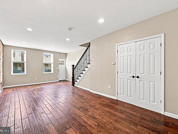 3rd image of 2722 E Madison St