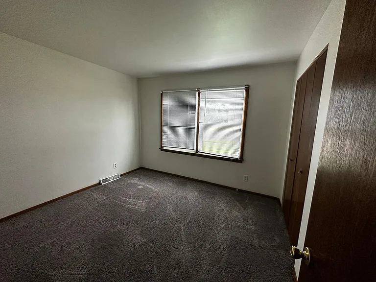 944 N Wright Rd — Photo 5