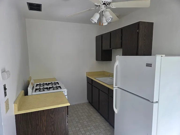1017 F St #6 — Photo 3