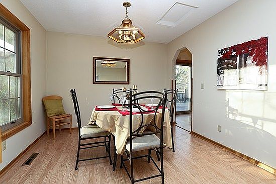 5th image of 9438 Parkside Ct N