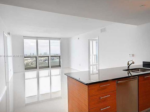 4th image of 50 Biscayne Blvd APT 3704