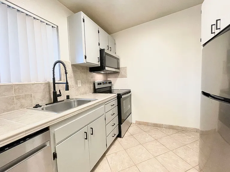 4500 Del Rio Road — Photo 5