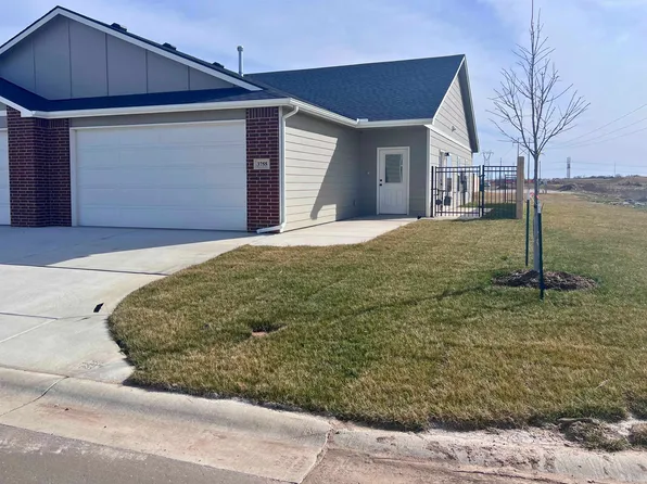 3755 S Bluelake Ct, Wichita, KS 67215