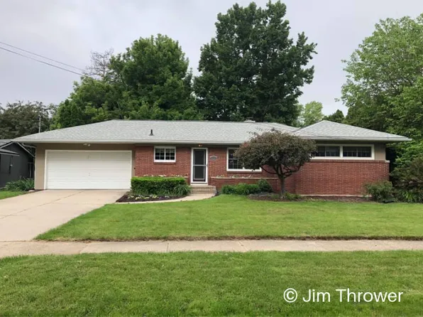 929 Kenmoor Ave SE, Grand Rapids, MI 49546