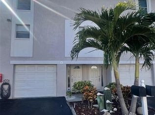 255 Capri Cir N APT 6, Treasure Island, FL 33706