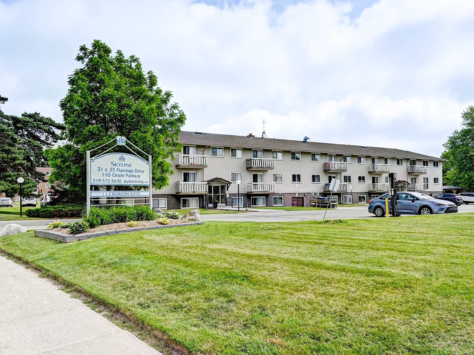 Flamingo Apartments — Photo 2