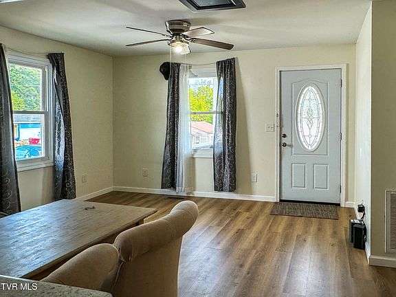 2nd image of 2527 Park Ave