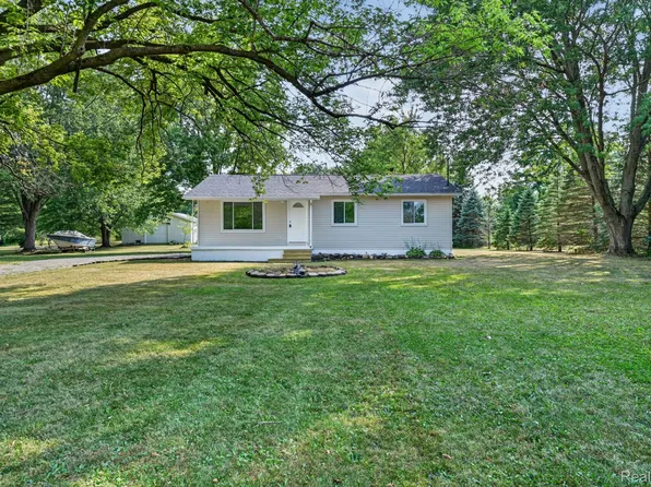 305 W Walker St, Gaines, MI 48436