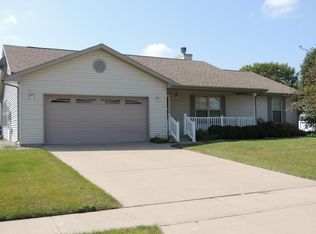 405 N Cedar Dr, Saint Joseph, IL 61873
