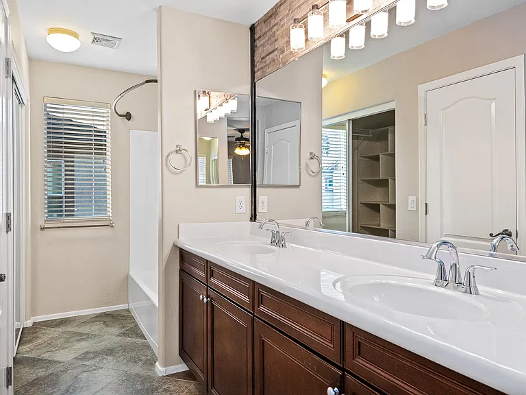 4311 E Carla Vista Dr — Photo 4