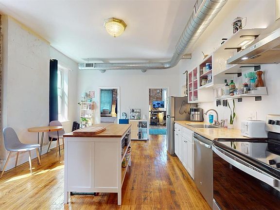 4th image of 3531 California Ave
