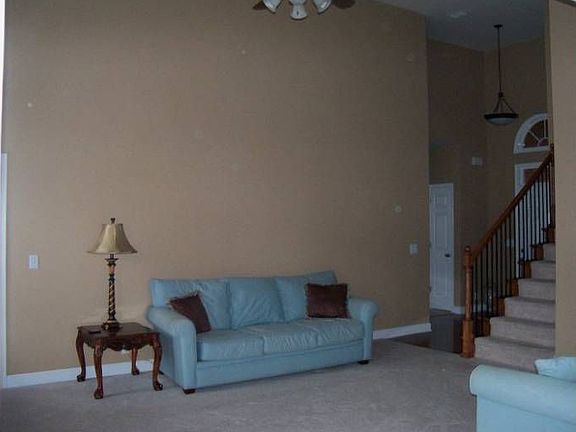 living room vaulted ceil