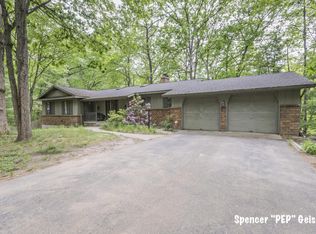 1521 Como Lake Dr, Greenville, MI 48838
