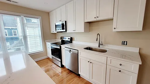 62-64 Waverly St #1 Photo 1