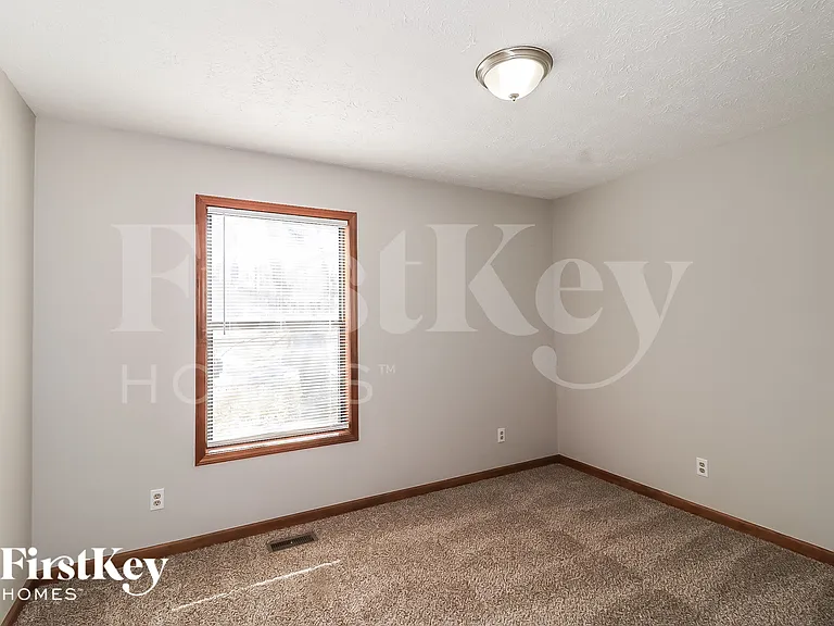 213 Park Ave — Photo 15
