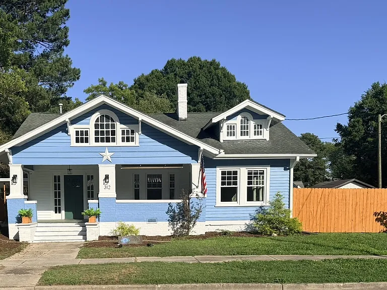 312 N Sumner St — Photo 1