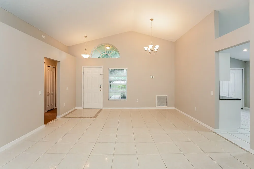 3 bed, 2.0 bath, 1599 sqft, $2,545 — Photo 3