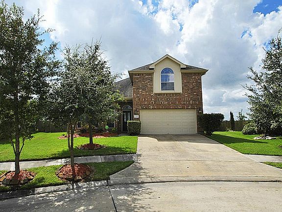 Quiet cul- de-sac street