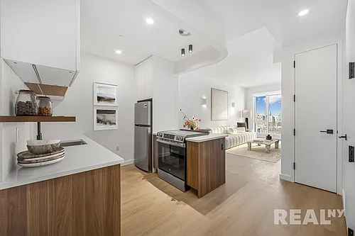 953 Dean St Photo 1