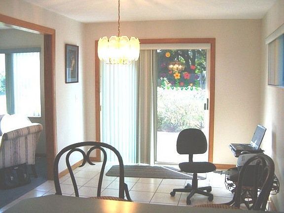 ENJOY GORGEOUS BACKYARD VIEW WHILE DINING!!