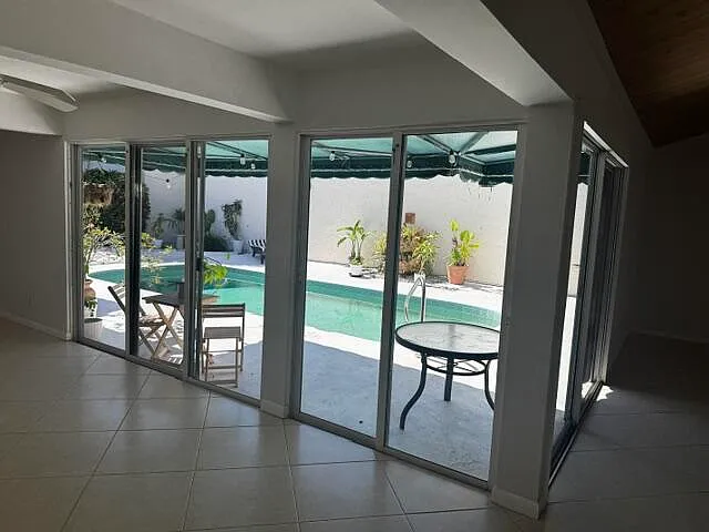 112 E Coral Fish Ln