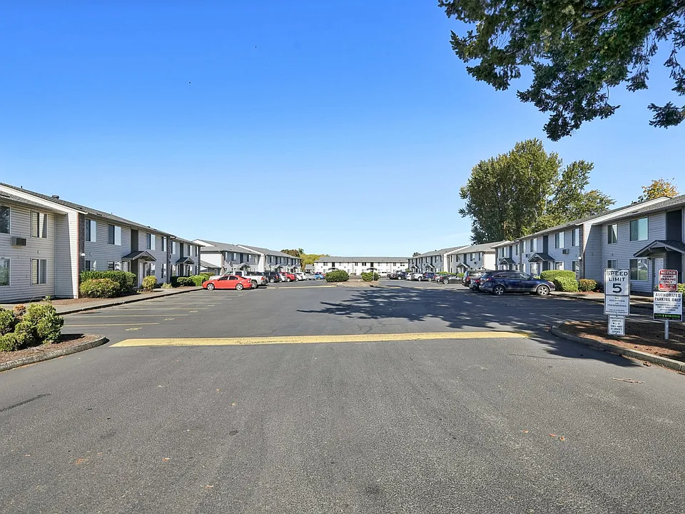 Cedar Court Apartments