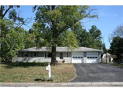 6401 Saint James Dr photo 1