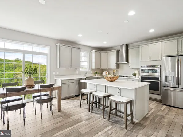 2413 Morgans Point Dr, Dumfries, VA 22026