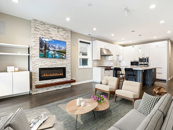 4th image of 1448 W Erie St #2